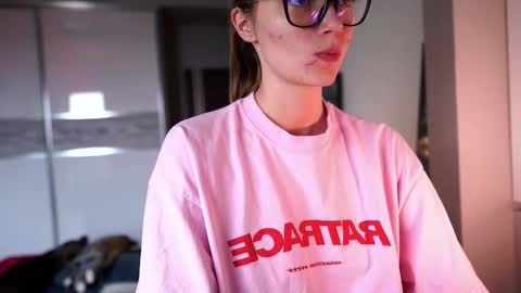 ileanacampbel online show from 10/25/25, 07:27