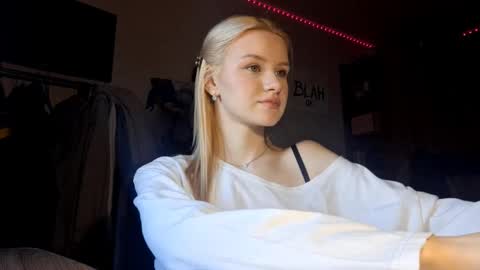 ShyLuna online show from 02/04/26, 05:24