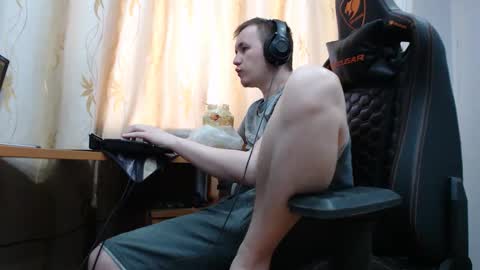 Snapshot of iliaskrisloveee chatting on 10/27/25, 07:45 lord online show from 10/27/25, 07:45