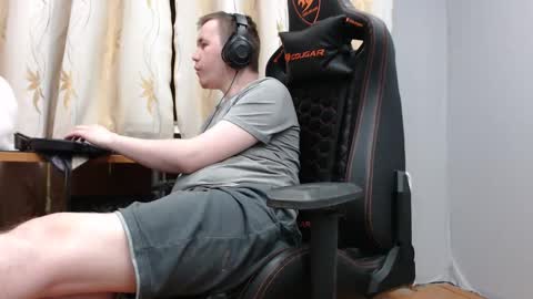 Snapshot of iliaskrisloveee chatting on 10/30/25, 12:56 lord online show from 10/30/25, 12:56