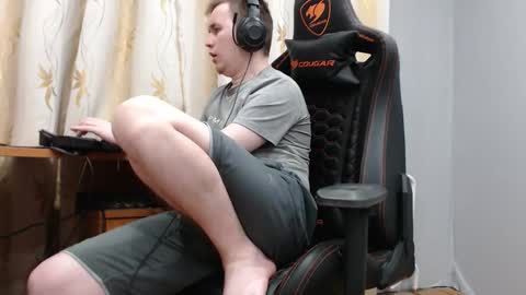 Snapshot of iliaskrisloveee chatting on 10/30/25, 01:01 lord online show from 10/30/25, 01:01