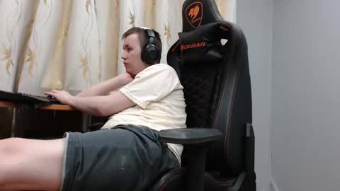 Snapshot of iliaskrisloveee chatting on 11/01/25, 05:26 lord online show from 11/01/25, 05:26