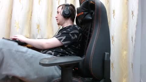 Snapshot of iliaskrisloveee chatting on 11/07/25, 01:38 lord online show from 11/07/25, 01:38