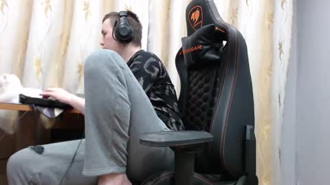 Snapshot of iliaskrisloveee chatting on 11/08/25, 12:05 lord online show from 11/08/25, 12:05