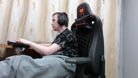 Snapshot of iliaskrisloveee chatting on 11/09/25, 01:04 lord online show from 11/09/25, 01:04