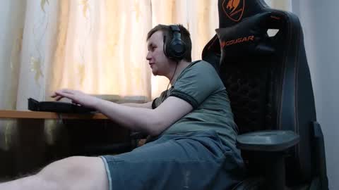 Snapshot of iliaskrisloveee chatting on 11/13/25, 09:08 lord online show from 11/13/25, 09:08