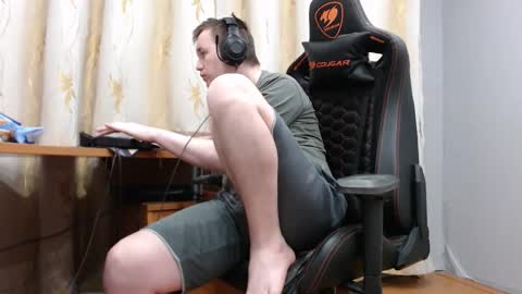 Snapshot of iliaskrisloveee chatting on 11/18/25, 02:39 lord online show from 11/18/25, 02:39