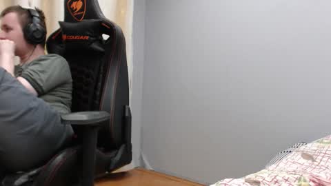 Snapshot of iliaskrisloveee chatting on 11/18/25, 02:43 lord online show from 11/18/25, 02:43