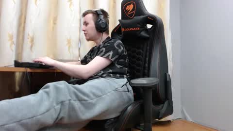 Snapshot of iliaskrisloveee chatting on 11/19/25, 04:34 lord online show from 11/19/25, 04:34