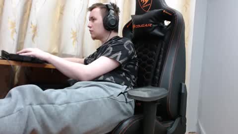 Snapshot of iliaskrisloveee chatting on 11/20/25, 02:06 lord online show from 11/20/25, 02:06