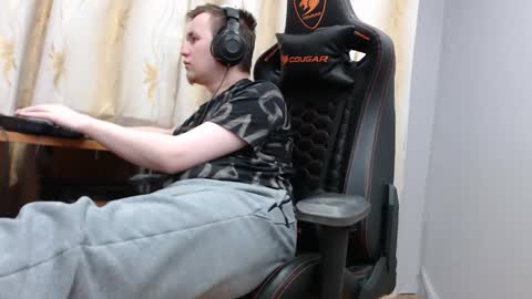 Snapshot of iliaskrisloveee chatting on 11/21/25, 07:45 lord online show from 11/21/25, 07:45