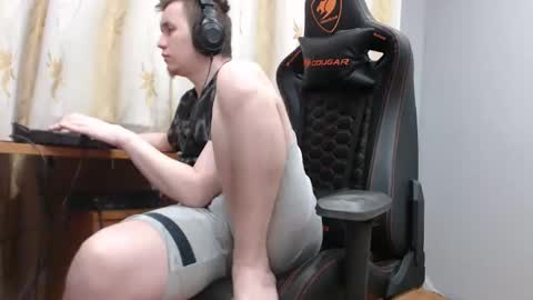 Snapshot of iliaskrisloveee chatting on 11/23/25, 09:03 lord online show from 11/23/25, 09:03