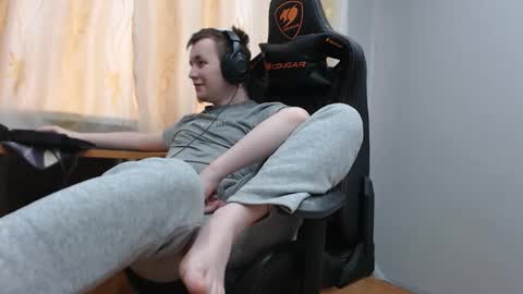 Snapshot of iliaskrisloveee chatting on 11/27/25, 08:27 lord online show from 11/27/25, 08:27