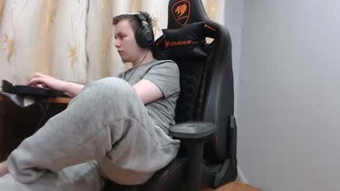 Snapshot of iliaskrisloveee chatting on 11/27/25, 10:01 lord online show from 11/27/25, 10:01