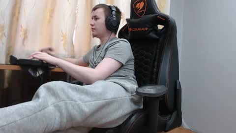 Snapshot of iliaskrisloveee chatting on 11/28/25, 10:07 lord online show from 11/28/25, 10:07