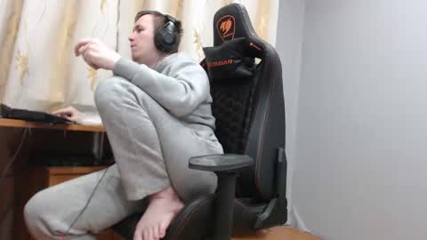 Snapshot of iliaskrisloveee chatting on 12/01/25, 04:23 lord online show from 12/01/25, 04:23