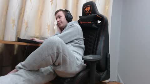 Snapshot of iliaskrisloveee chatting on 12/02/25, 05:02 lord online show from 12/02/25, 05:02