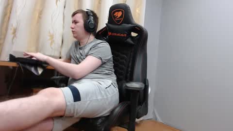 Snapshot of iliaskrisloveee chatting on 12/14/25, 01:55 lord online show from 12/14/25, 01:55