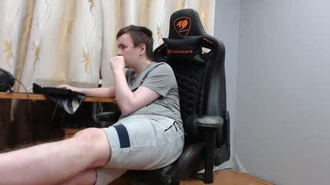 Snapshot of iliaskrisloveee chatting on 12/15/25, 01:54 lord online show from 12/15/25, 01:54