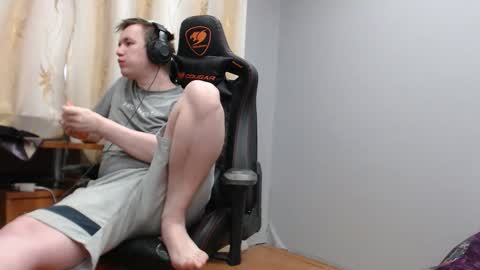 Snapshot of iliaskrisloveee chatting on 12/17/25, 04:40 lord online show from 12/17/25, 04:40