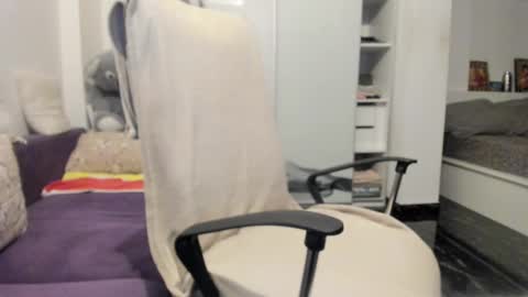 Bamby online show from 10/31/25, 05:47