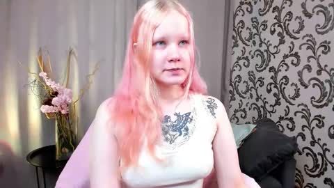 Snapshot of illando chatting on 09/18/25, 03:30 Annie online show from 09/18/25, 03:30