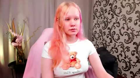 Snapshot of illando chatting on 09/19/25, 03:08 Annie online show from 09/19/25, 03:08