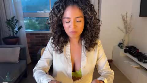 Snapshot of illaroom chatting on 01/23/25, 11:15 Kloe online show from 01/23/25, 11:15