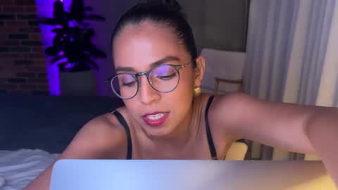 Snapshot of illaroom chatting on 02/02/25, 02:06 Kloe online show from 02/02/25, 02:06