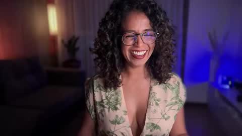 Snapshot of illaroom chatting on 02/07/25, 11:45 Kloe online show from 02/07/25, 11:45