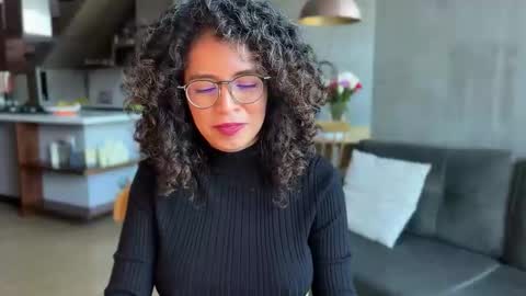 Snapshot of illaroom chatting on 02/19/25, 10:31 Kloe online show from 02/19/25, 10:31