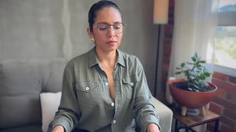 Snapshot of illaroom chatting on 10/14/25, 07:58 Kloe online show from 10/14/25, 07:58