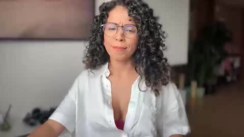 Snapshot of illaroom chatting on 10/28/25, 04:53 Kloe online show from 10/28/25, 04:53