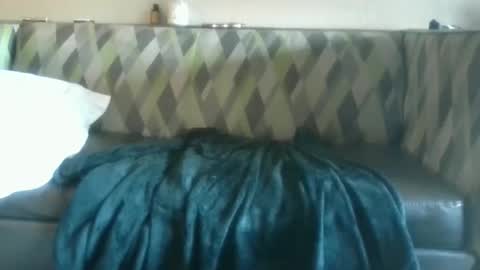 illtrythatfora1 online show from 11/19/25, 01:33