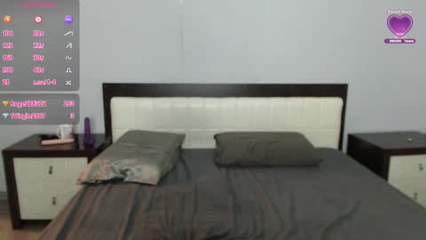 Snapshot of iloniya chatting on 11/16/25, 12:00 iloniya online show from 11/16/25, 12:00