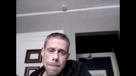 Snapshot of ilovesquirterz1 chatting on 01/19/25, 06:43 Ilovesquirterz1 online show from 01/19/25, 06:43