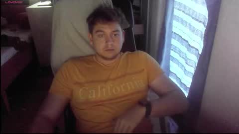 iloveyoutoo2000 online show from 10/21/25, 03:02