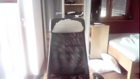 iloveyoutoo2000 online show from 12/21/25, 12:12