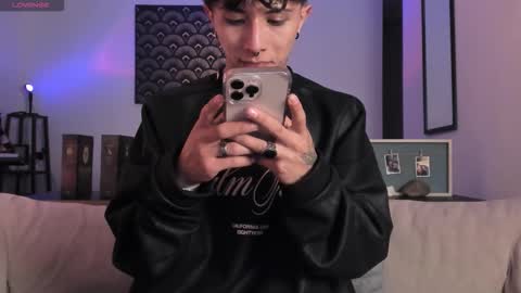 Snapshot of im__thomas chatting on 10/19/25, 05:08 IM  THOMAS online show from 10/19/25, 05:08