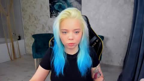 Roxy online show from 12/03/25, 07:23