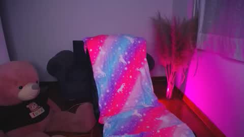 Snapshot of im_alyn chatting on 11/04/25, 11:15 Alyn online show from 11/04/25, 11:15