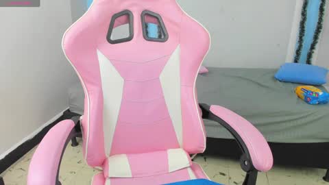 Angela online show from 01/06/25, 09:41