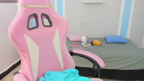 Angela online show from 01/10/25, 04:33