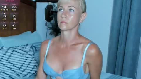 Snapshot of im_beautiful chatting on 11/26/25, 01:12 Christine - online show from 11/26/25, 01:12