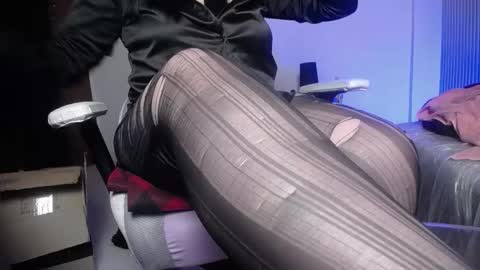 im_bunny__ online show from 11/11/25, 11:54