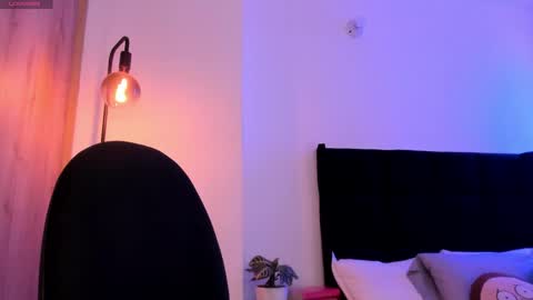 Snapshot of im_cameron chatting on 04/28/26, 01:48 Jhonatan online show from 04/28/26, 01:48