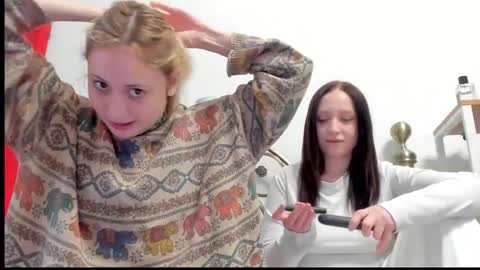 Blonde and Brunette or Ashley and Ellis online show from 11/05/25, 08:25