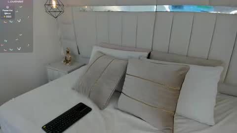 Snapshot of im_dalhia chatting on 12/24/24, 12:22 DAHLIA online show from 12/24/24, 12:22