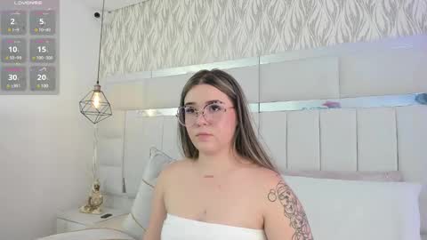 Snapshot of im_dalhia chatting on 12/27/24, 08:39 DAHLIA online show from 12/27/24, 08:39
