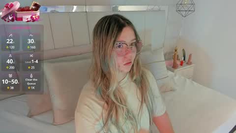 Snapshot of im_dalhia chatting on 03/06/25, 08:05 DAHLIA online show from 03/06/25, 08:05